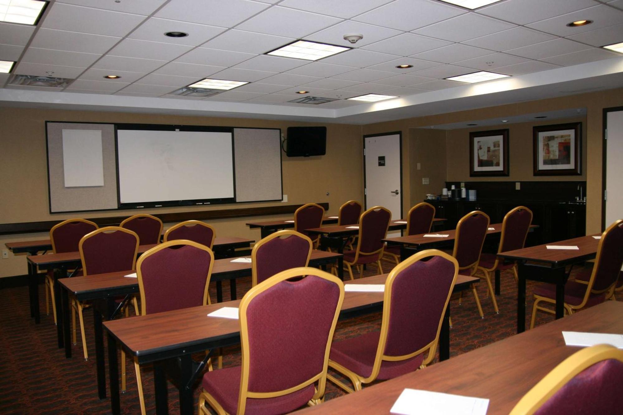 Hampton Inn And Suites Peru Exteriör bild