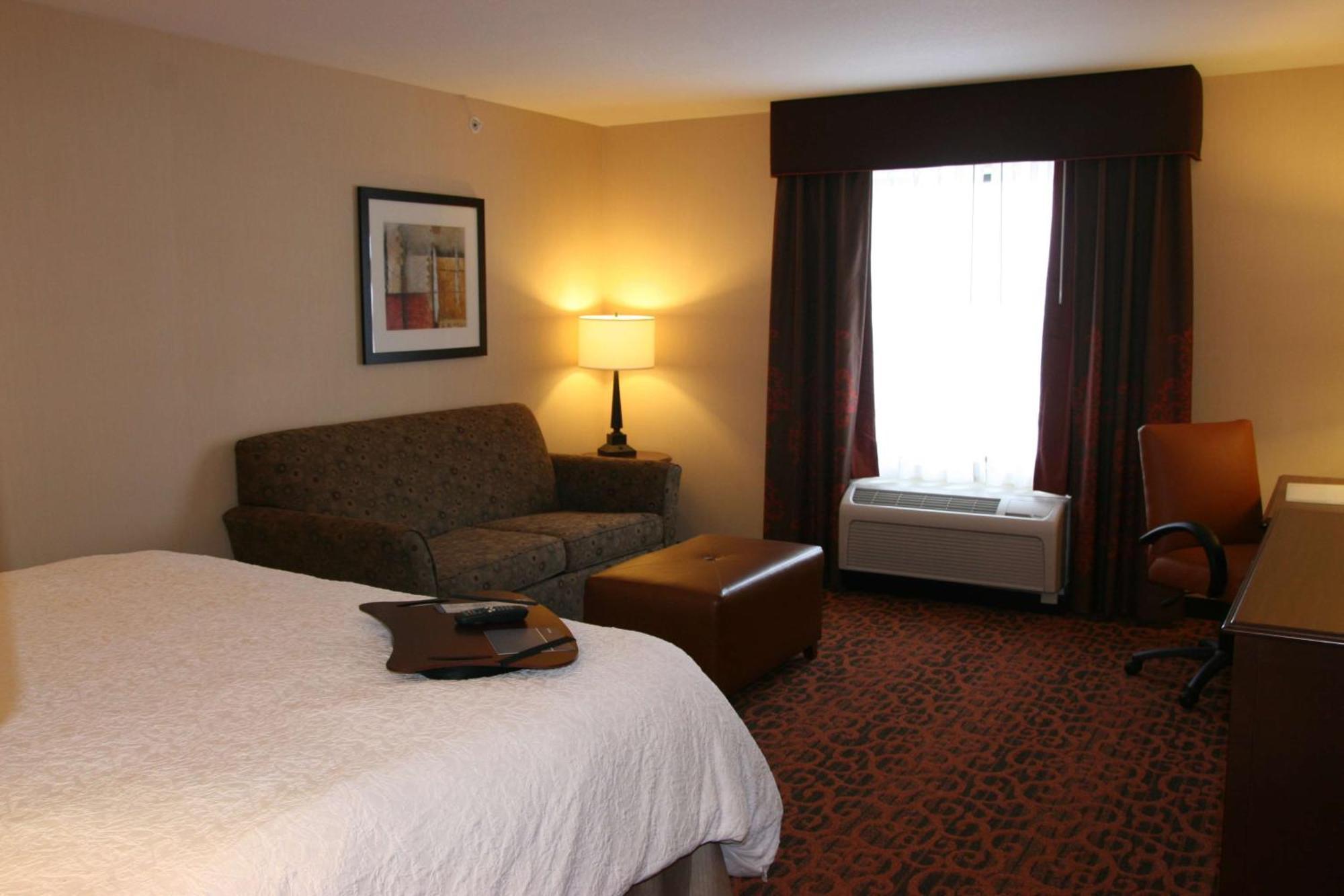 Hampton Inn And Suites Peru Exteriör bild