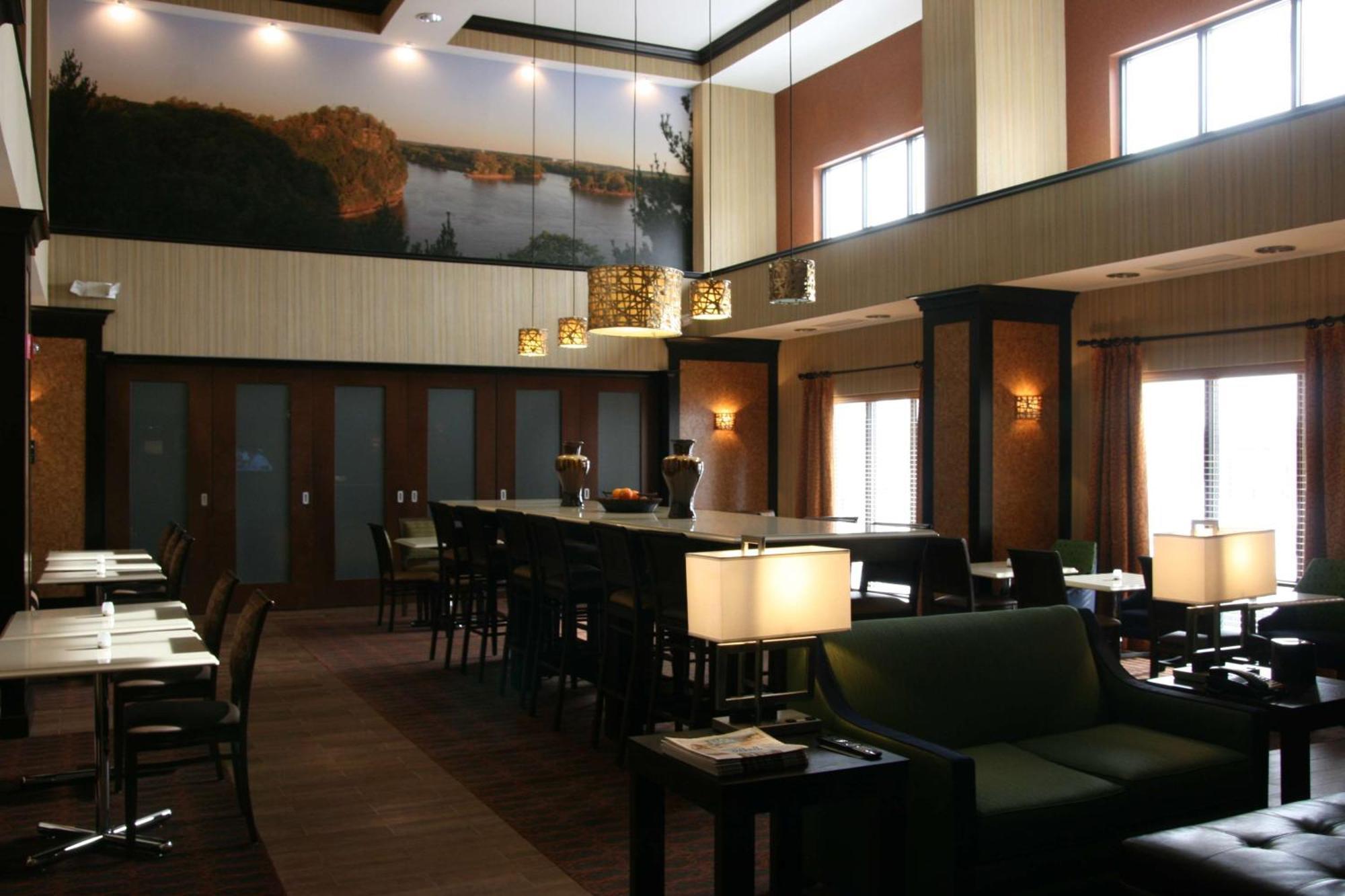 Hampton Inn And Suites Peru Exteriör bild